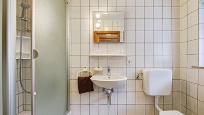 Badezimmer im Zweibettzimmer 6